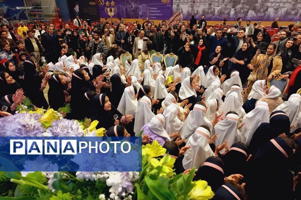 جشن روز پدر در سالن گلعباسی ورامین ؛ حضوریک هزار نفر از  پدران دانش آموزان گل‌های نمونه