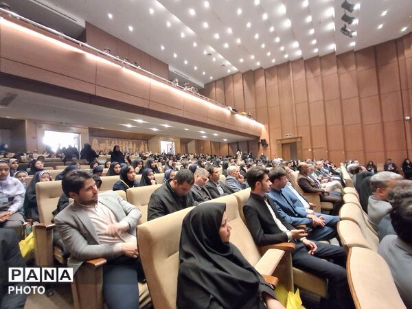 تجلیل از برگزیدگان استانی پژوهش سراها