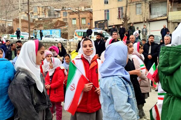 دانش‌آموزان دالاهو در راهپیمایی ۲۲ بهمن غوغا کردند