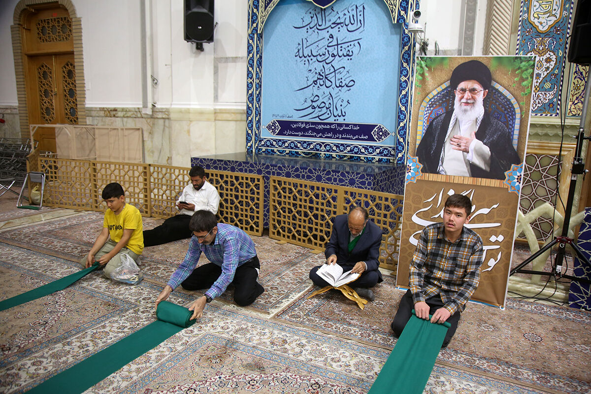 خدمت‌رسانی 35 خادمیار نوجوان در حرم حضرت معصومه(س)