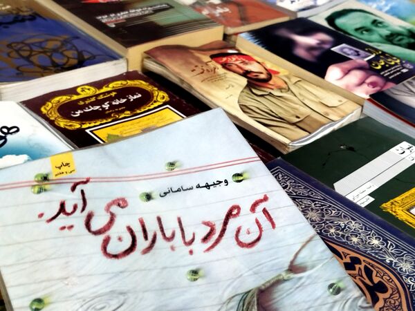 گشایش نمایشگاه کتاب در فرهنگسرای فاروج 