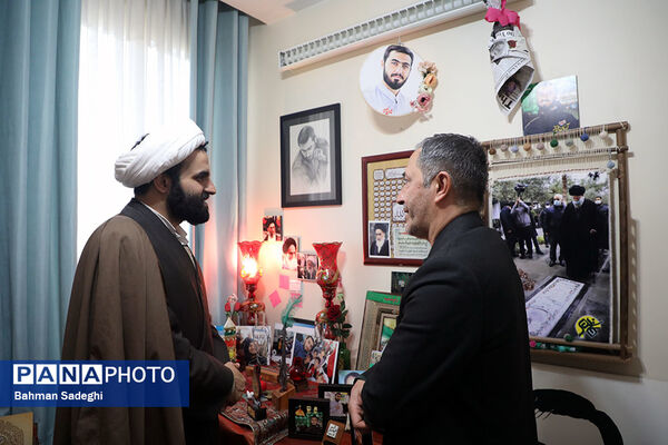 دیدار معاون پرورشی و فرهنگی وزارت آموزش و پرورش با خانواده شهید آرمان علی‌وردی