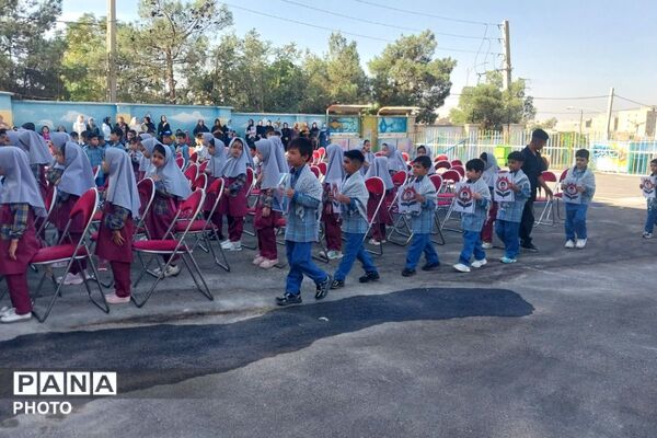 جشن شکوفه ها در دبستان مهران پیشوا