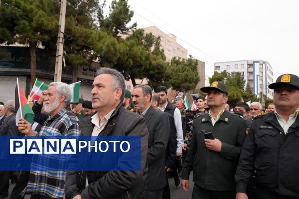 حضور پرشور مردم همیشه در صحنه محمدشهر در راهپیمایی روز قدس 