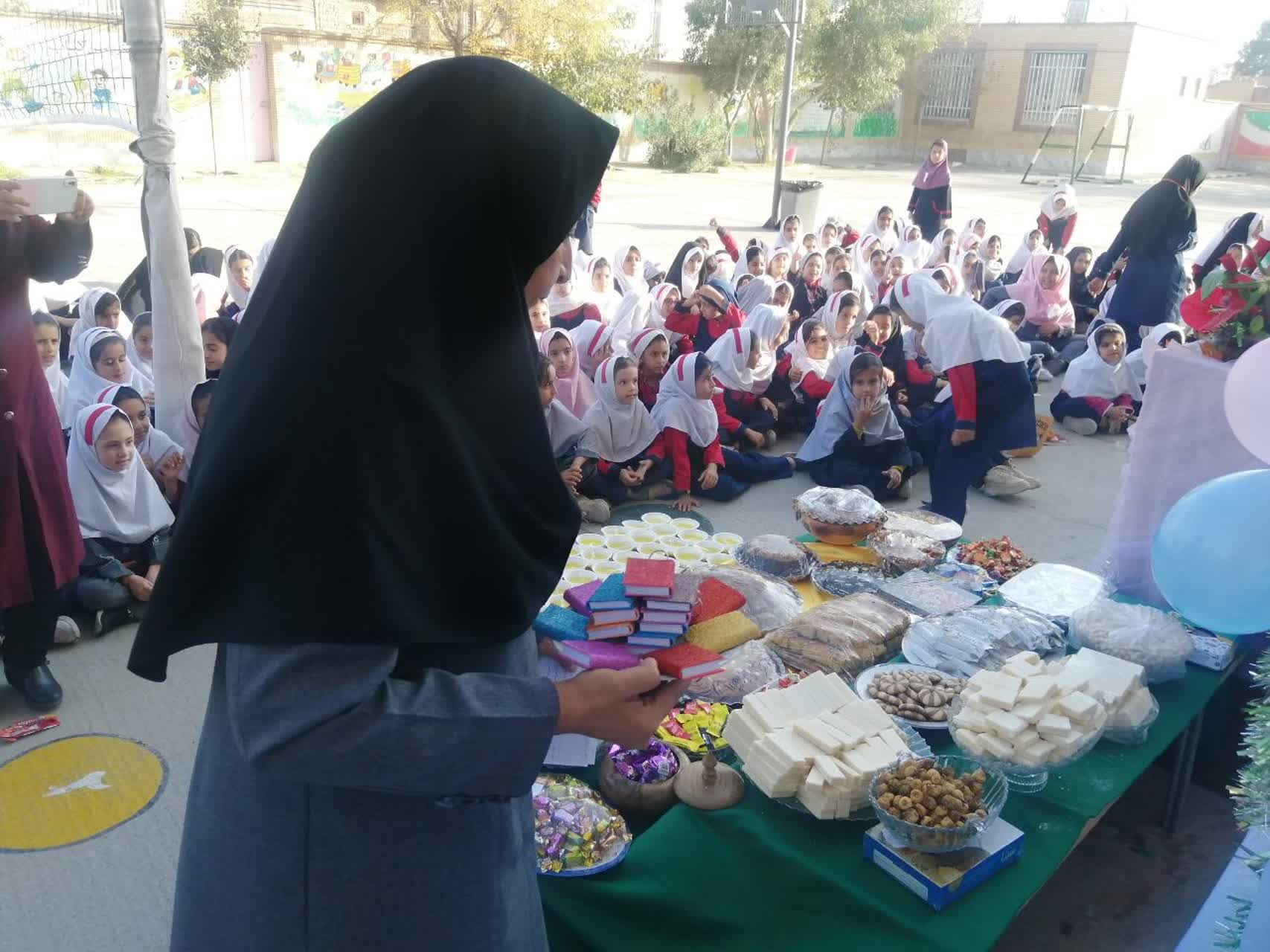 جشن ولادت حضرت زینب(س) و بزرگداشت روز پرستار در دبستان تکتم