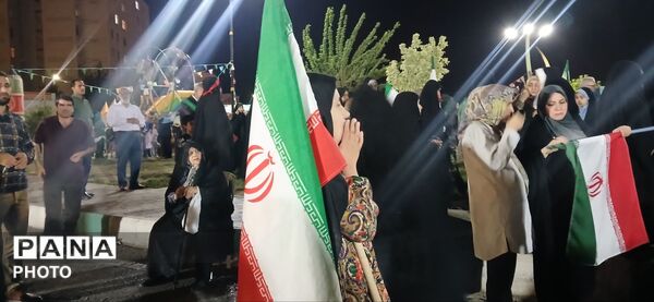 صدمین شب از ایستادگی مردم در میدان 