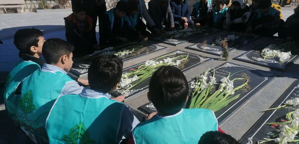 غبارروبی گلزار شهدا 