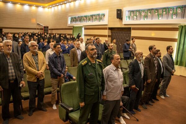 آیین رونمایی کتاب یک نفس تا کربلا روایت داستان زندگی دانش آموز شهید حسین سلیمی