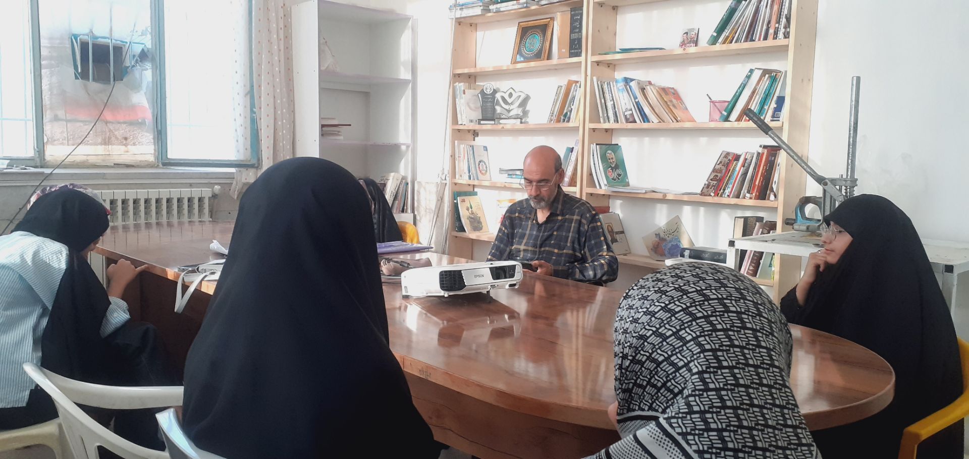 هم اندیشی دختران خبرنگاردر کانون لقمان کاشمر