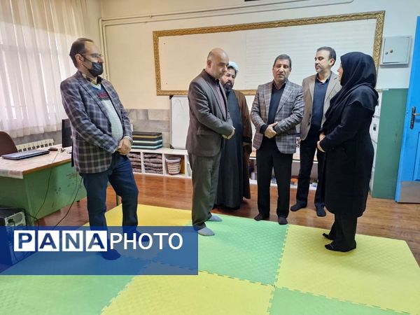 بازدید معاون استاندار و فرماندار مشهد مقدس از دبستان چند معلولیتی کوشا