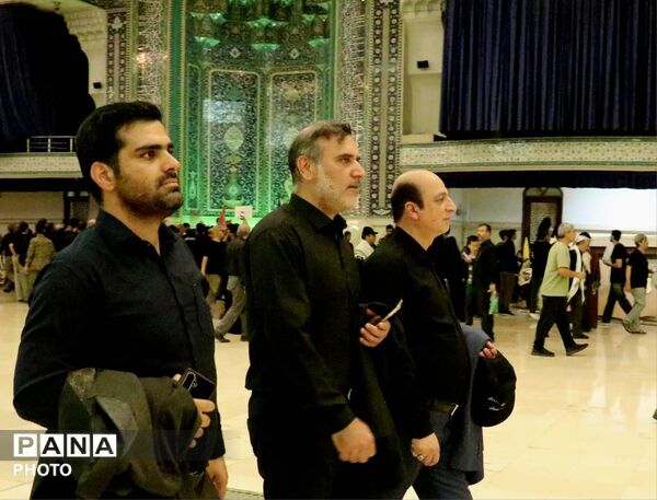 وداعِ تاریخی با «رهبر شهید ایران» از نگاه دوربین؛ تجلی بصیرت فرهنگیانِ «منطقه ۱۷» در مصلای تهران