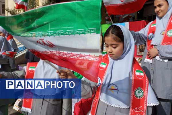 هم صدایی نسل آینده با انقلاب در مدرسه کودک مسلمان قرچک