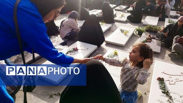 برپایی مراسم دعای عرفه در گلستان شهدای اصفهان