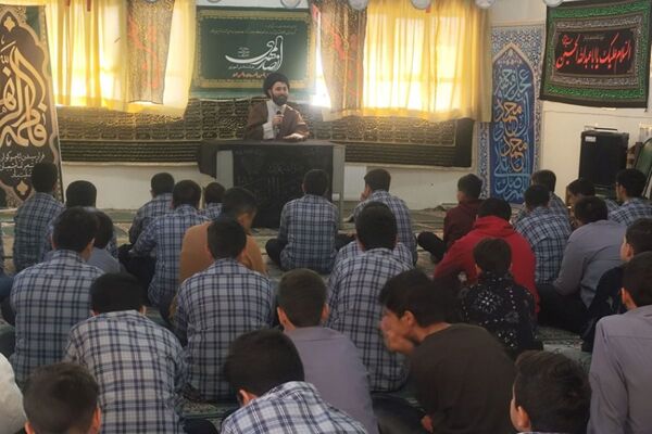 فیروزکوه؛ میزبان نماز جماعت و گفتمان‌های دینی در محیط مدرسه