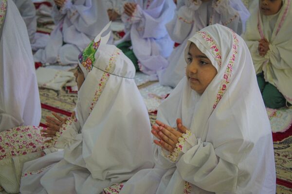 جشن تکلیف ۶۰۰دانش‌آموز دختر گتوندی