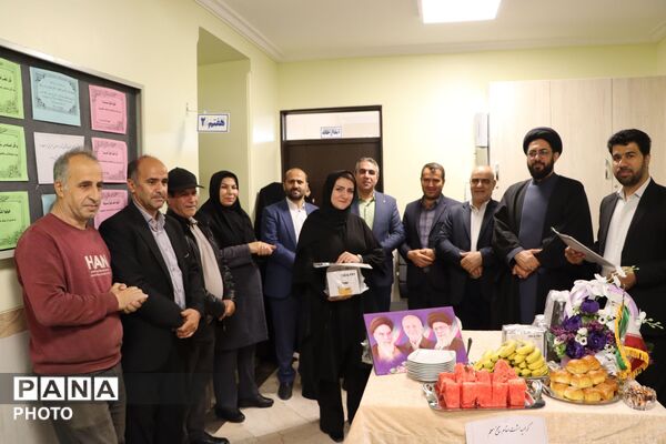 تجلیل مسئولان لاهیجان از معلمان در هفته بزرگداشت مقام معلم