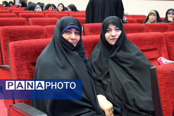 نشست توانمندسازی مدیران منطقه ۱۴ با محوریت مدیریت مدرسه‌محور و تحول آموزشی