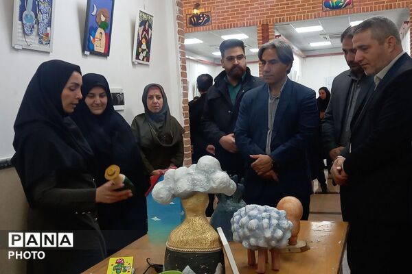 ردپایی از نقش و نگار در نمایشگاه دائمی شهرداری قرچک با آثار جشنواره دانش‌آموزی فرهنگی- هنری فردا