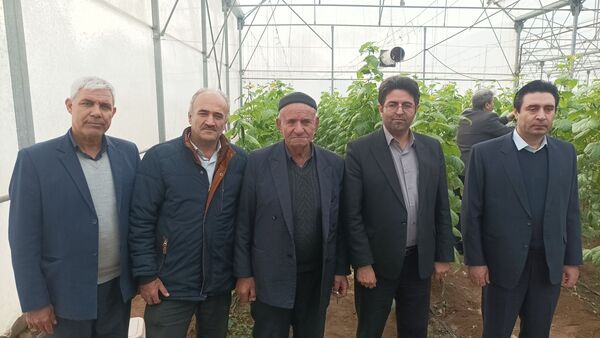 بازدید از گلخانه نمونه خسروشاه در هفته بسیج