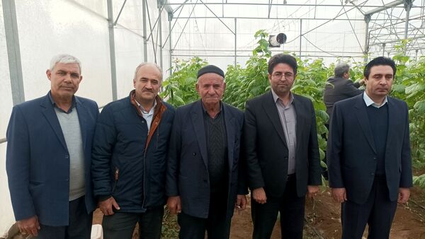 بازدید از گلخانه نمونه خسروشاه در هفته بسیج