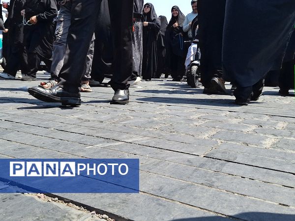 پیاده‌روی جاماندگان اربعین در گلستان شهدای اصفهان
