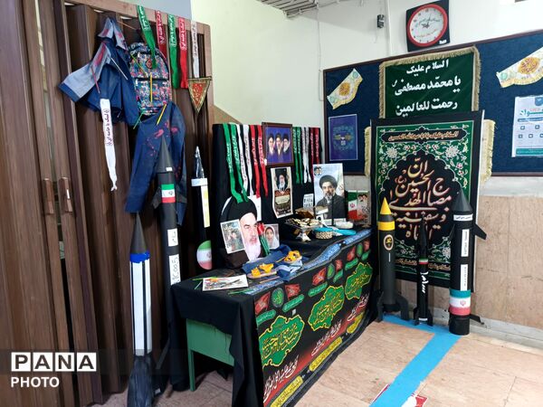 دبستان معراج منطقه ۱۰ تهران میزبان زائران مراسم تشییع رهبر شهید 