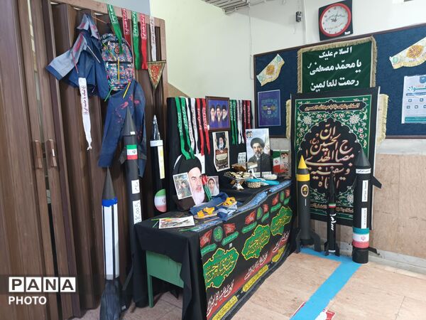 دبستان معراج منطقه ۱۰ تهران میزبان زائران مراسم تشییع رهبر شهید 