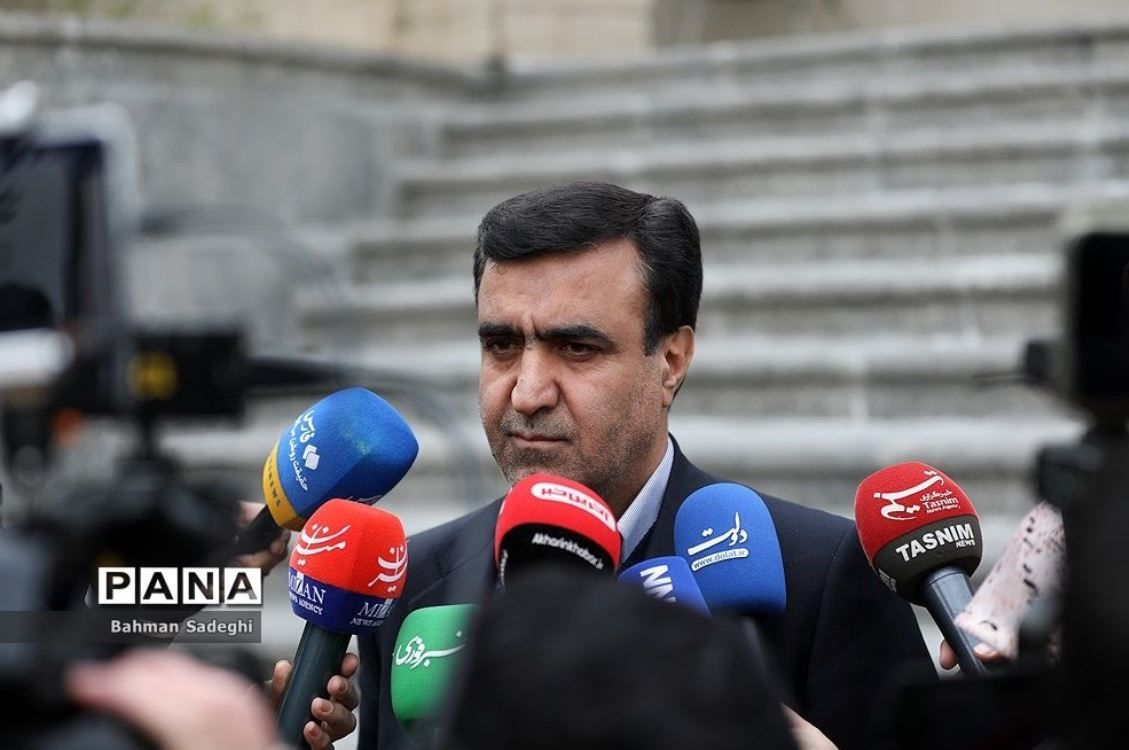 از همه ظرفیت‌ها برای مهار آتش جنگل‌های لردگان استفاده می‌کنیم