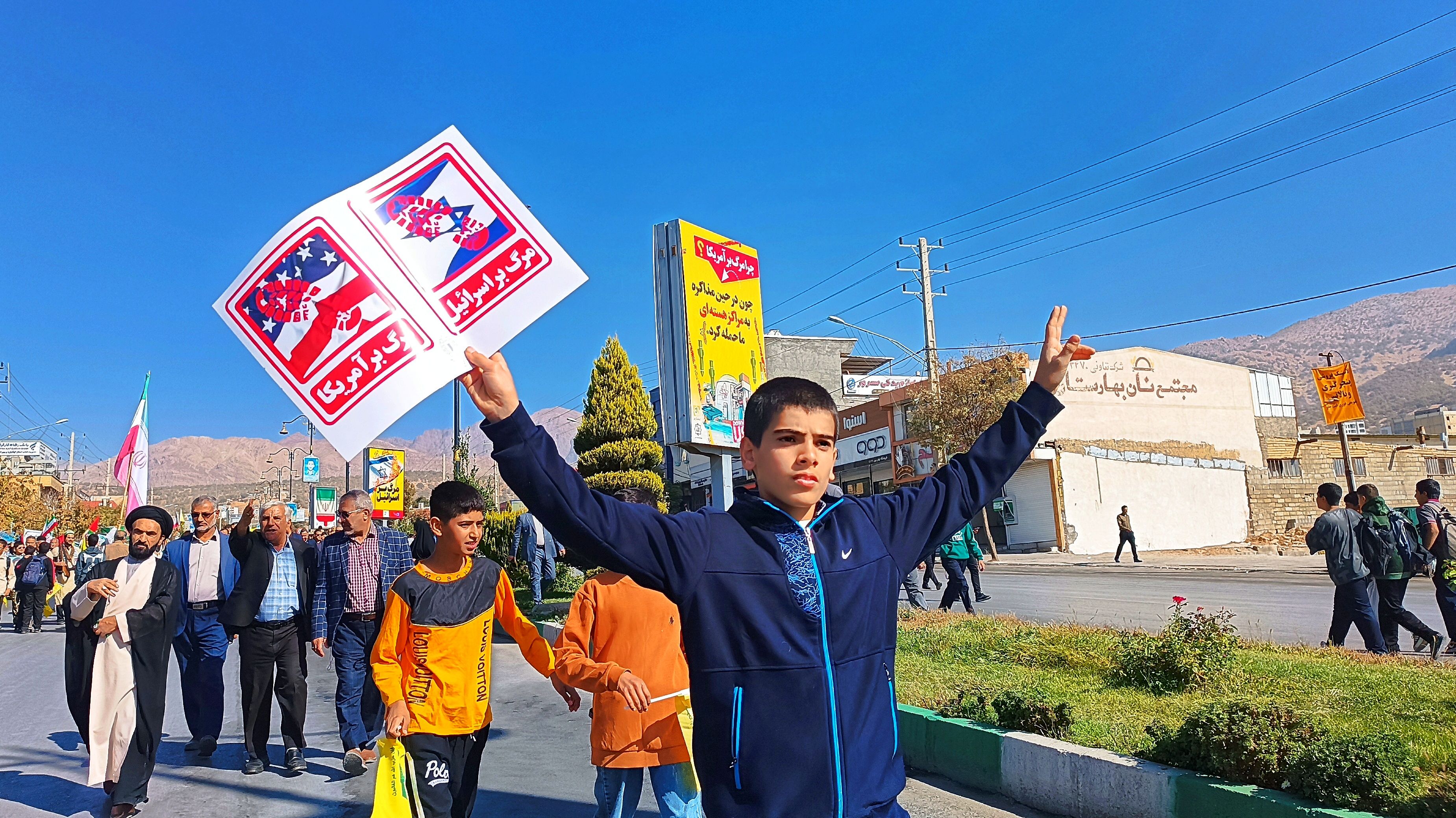 حضور پرشور اقشار مختلف مردم کهگیلویه و بویراحمد در راهپیمایی یوم‌الله ۱۳ آبان
