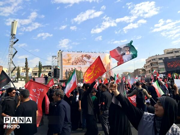  آخرین  وداع  ملت ایران با رهبر شهید در روز تشییع 