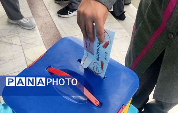 جشن عاطفه‌ها در دبیرستان فرزانگان قائمشهر