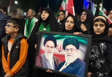 حضور باشکوه مردم انقلابی وقهرمان کوهدشت، درخیابان ها  ومیادین پر شور تر از همیشه
