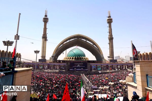 وداع با پیکر مطهر امام شهید در مصلای تهران
