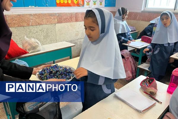 رویداد از خون جوانان وطن لاله می روید در دبستان دخترانه آیین روشن