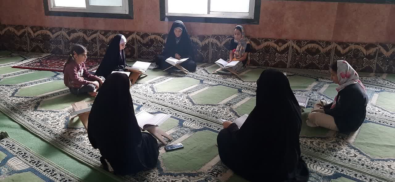 حضور پرشور خردسالان و نوجوانان در کلاس‌های قرآنی