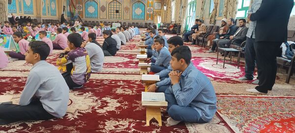 محفل انس با قرآن دانش‌آموزان دبیرستان نمونه زنده یاد زرتاش شهرستان خلیل آباد