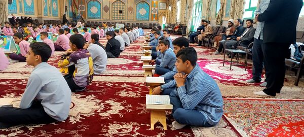 محفل انس با قرآن دانش‌آموزان دبیرستان نمونه زنده یاد زرتاش شهرستان خلیل آباد