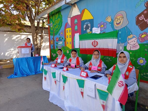 جشن مشارکت دانش‌آموزان؛ برگزاری انتخابات شورای دانش‌آموزی در مدرسه پیامبر اعظم(ص)