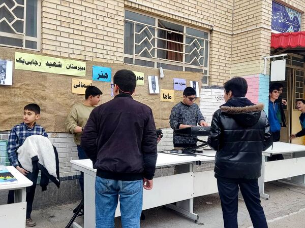 برپایی بازارچه دانش‌آموزی به‌مناسبت عید مبعث 