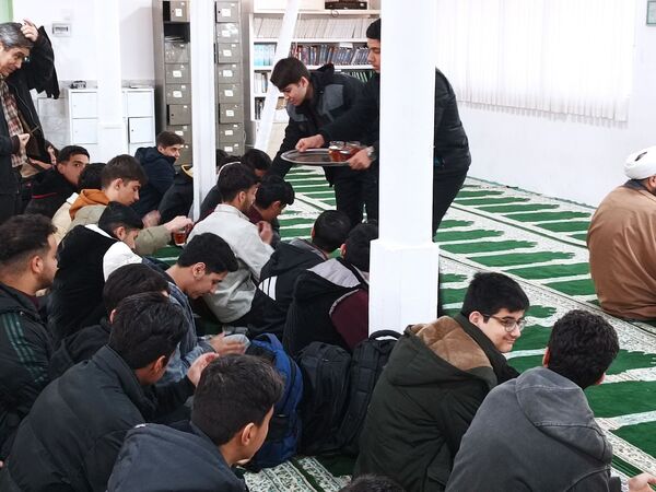 جشن ولادت باسعادت حضرت مهدی (ع) در دبیرستان نمونه آیت‌الله خامنه‌ای