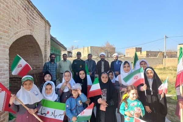 مادران و شکوفه‌های دستجرد در روز دختر به یاد میناب
