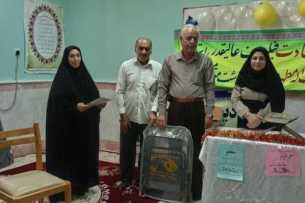 تجلیل از کارکنان دبیرستان متوسطه دوم سمیه شهر سعدآباد