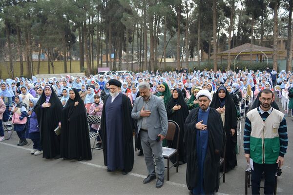 حضور خادمان رضوی در مدرسه قدر بهارستان‌دو