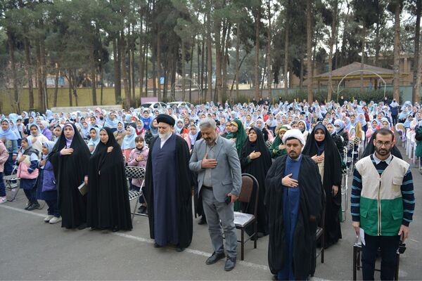 حضور خادمان رضوی در مدرسه قدر بهارستان‌دو