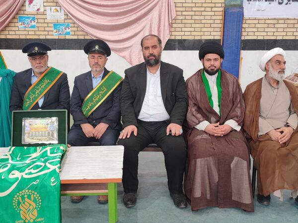 استقبال مسئولان و دانش‌آموزان دبیرستان عشایری نسیبه و امید انقلاب از خادمان حرم حضرت معصومه(س)