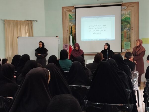 جلسه انجمن و اولیا در هنرستان کاردانش حافظ 