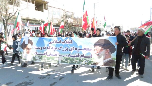 دهه نودی‌ها انقلاب را در دست گرفتند