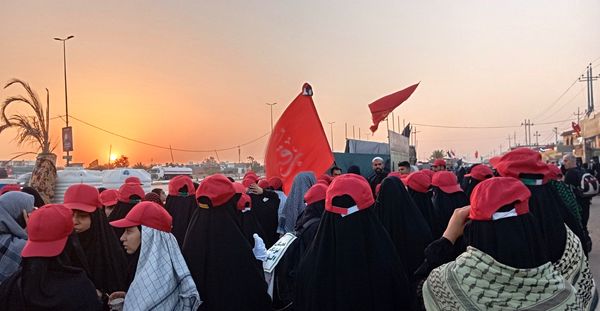 حضور پر شور مردم امام حسینی در پیاده روی اربعین