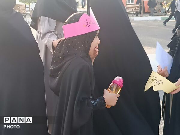 مشقِ عشق با پاهای کوچک روایت زائران خردسال کاشمر