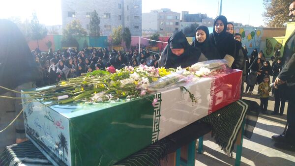 حضور پرمهابت شهید گمنام به مدرسه حضرت زینب صدرا و گرامیداشت مراسم پرچم‌گردانی امام حسین(ع) در هشتگرد